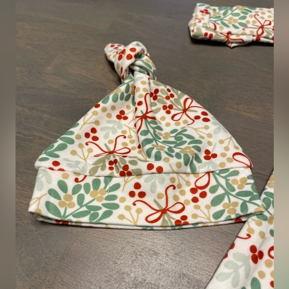 🎄 NEWBORN Charlie’s Project Gown & Hat | NWT | Christmas 🎄 - Picture 2 of 5